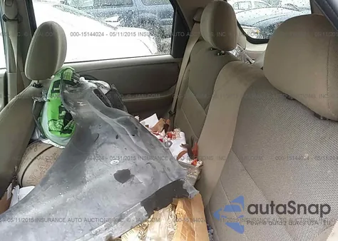 2002 Ford Escape z USA, uszkodzony, nr VIN 1FMCU03182KC48750